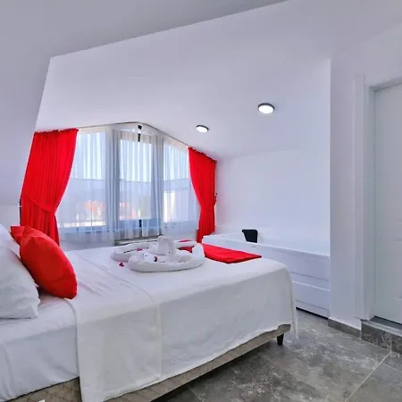 Ovacik 3 Bedroom With Private Pool Hot Tub فيلة *