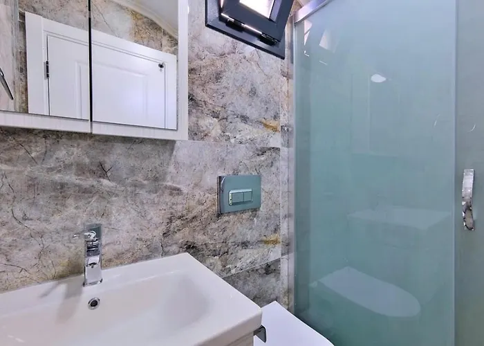 Ovacik 3 Bedroom With Private Pool Hot Tub فيلة *