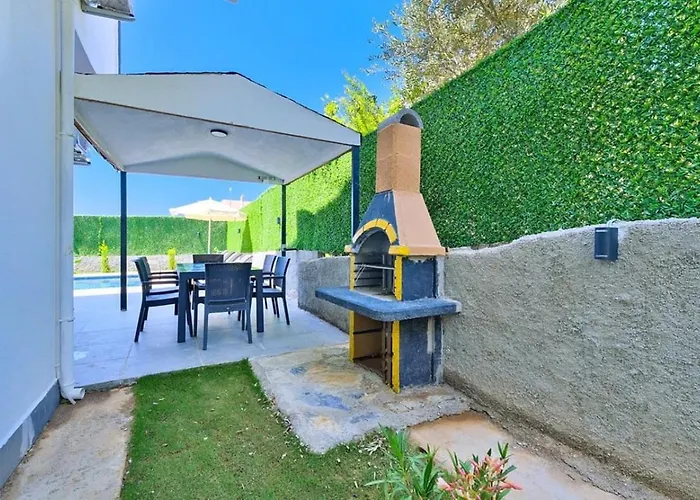 Ovacik 3 Bedroom With Private Pool Hot Tub فيلة