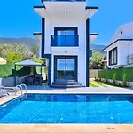 Ovacik 3 Bedroom With Private Pool Hot Tub וילה