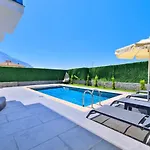 Ovacik 3 Bedroom With Private Pool Hot Tub וילה