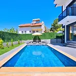 Ovacik 3 Bedroom With Private Pool Hot Tub וילה